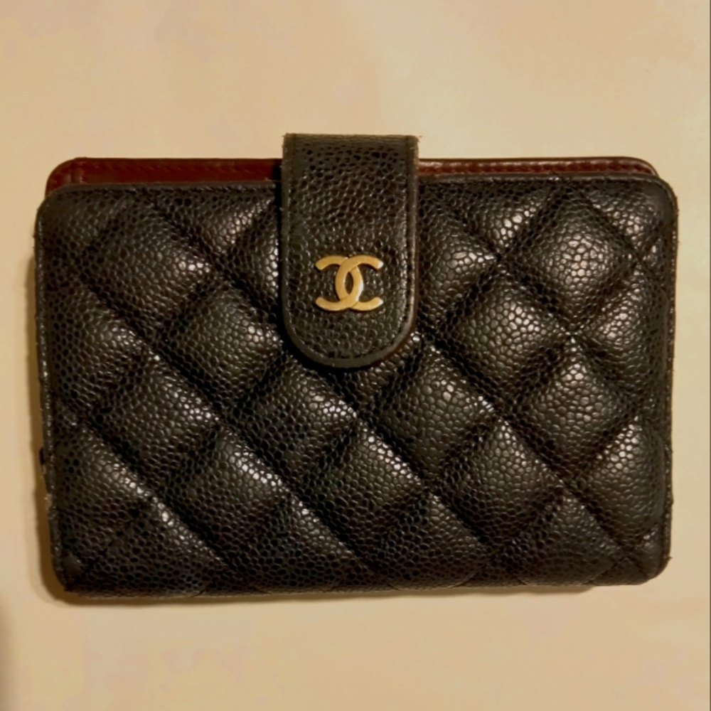 CHANEL Bi-fold L-zip wallet